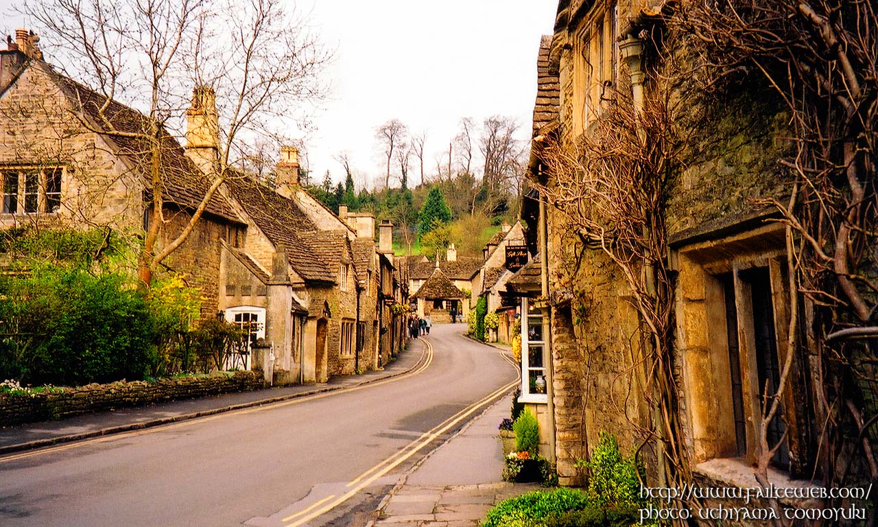 Castle Combe WALLPAPER