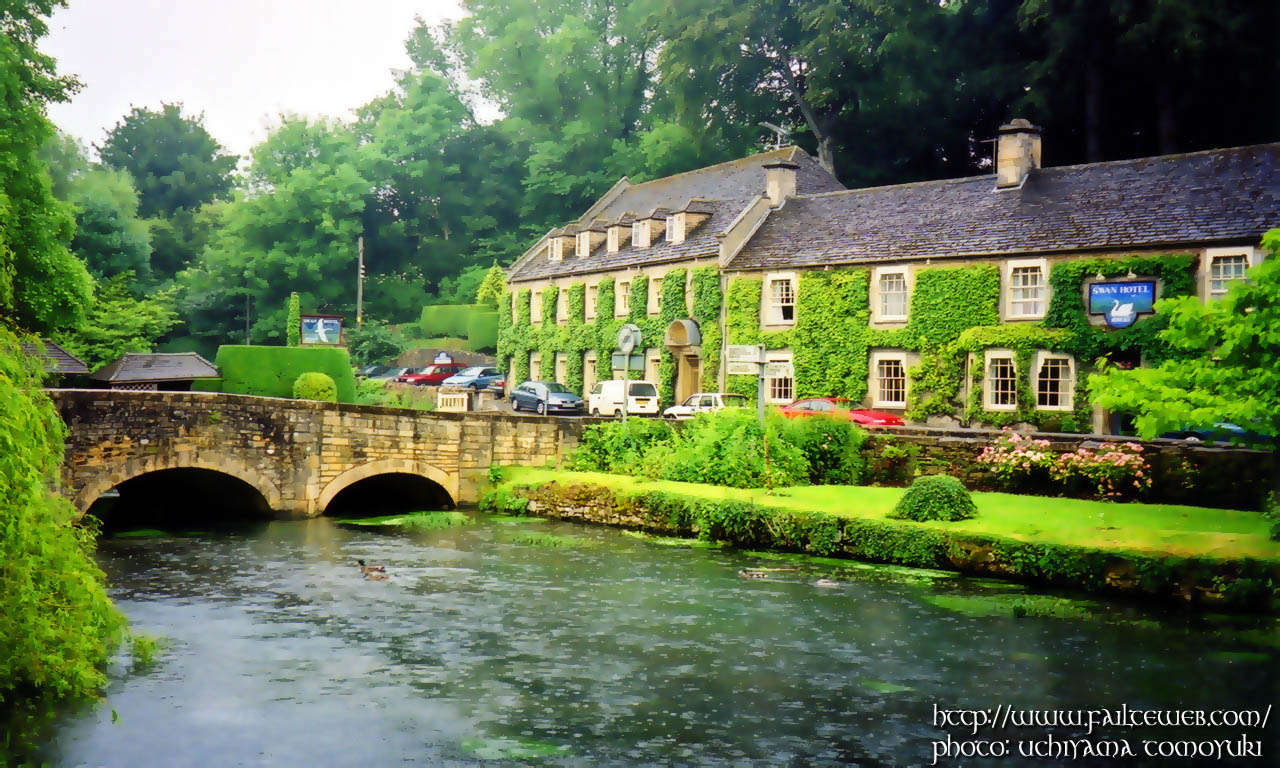 Bibury Swan Hotel WALLPAPER