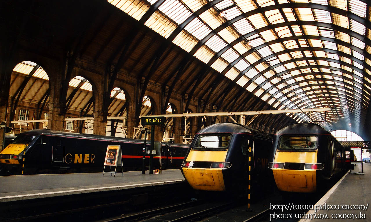 King's Cross Station WALLPAPER