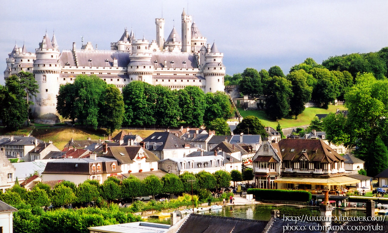 Chateau de Pierrefonds WALLPAPER